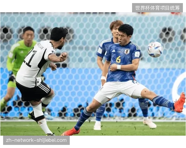 日本队通过高效传控主导比赛，锋线球员在无球状态下的穿插跑位成为关键战术